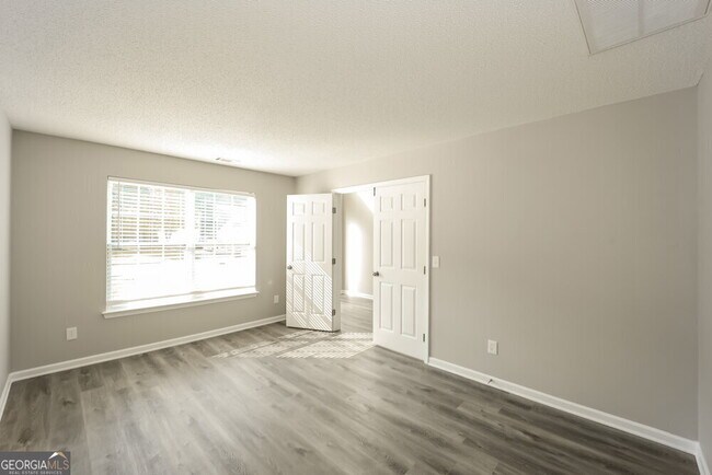 Building Photo - 265 Redding Ridge