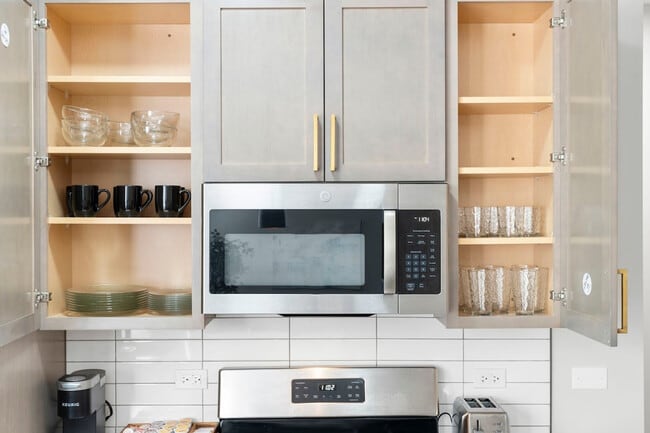 Building Photo - 1900 W 17th St