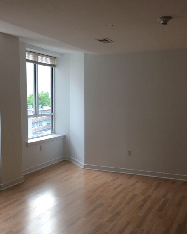 Building Photo - Loft Style 2 bedroom in East Falls