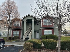 Building Photo - Upper Level 2 Bed 2 bath Apartment