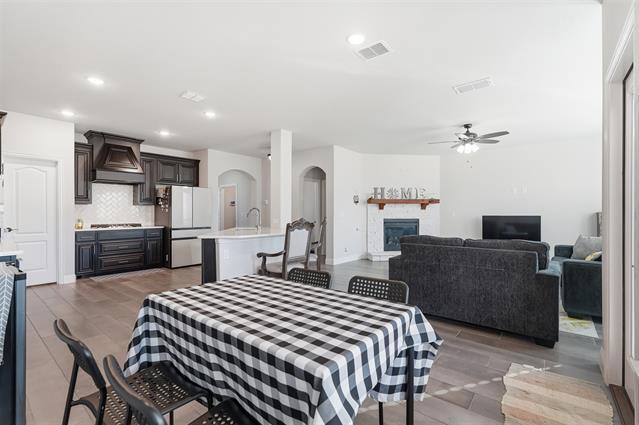 Building Photo - 1618 Thurlow Trl