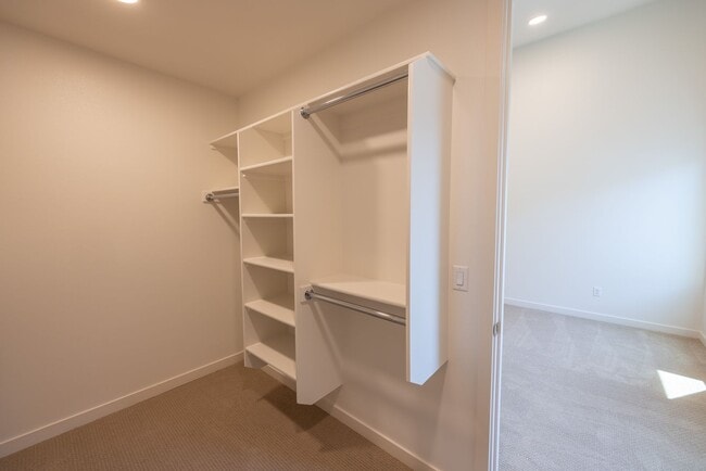 Building Photo - Riverside Townhomes - Waterfront Living in...