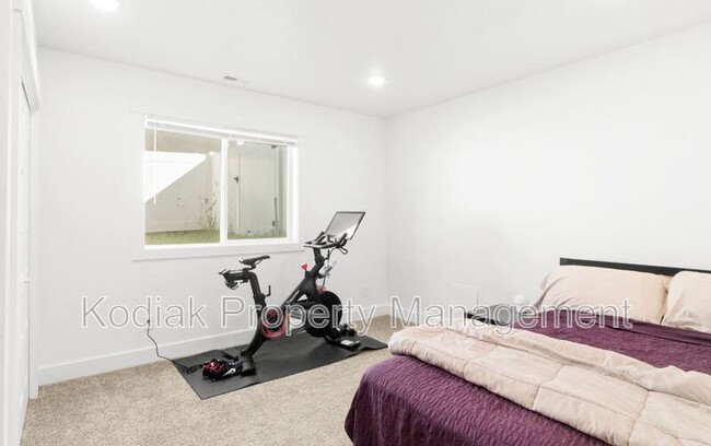 Building Photo - 127 N 4450 W