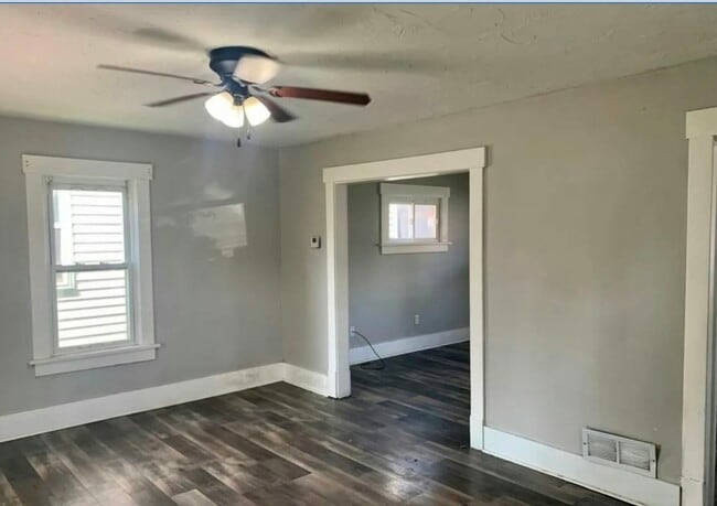 Building Photo - 1520 Bryan Ave SW