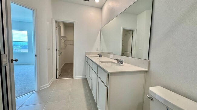 Building Photo - 325 Sol Vis Dr