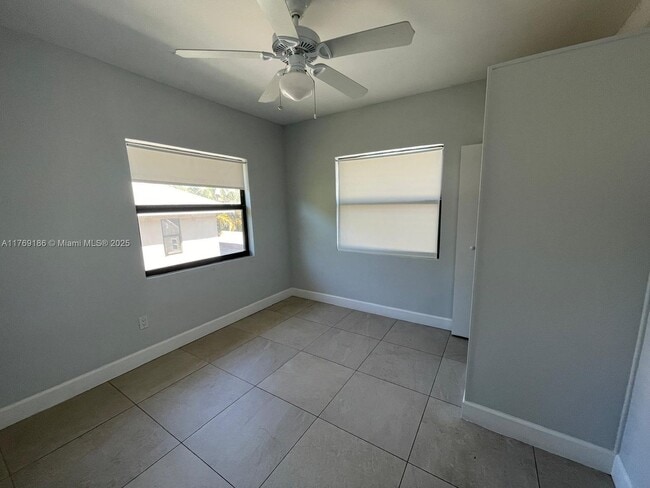 Building Photo - 423 53rd St