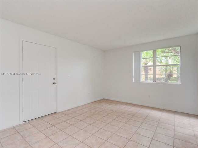Building Photo - 1235 SW 46th Ave