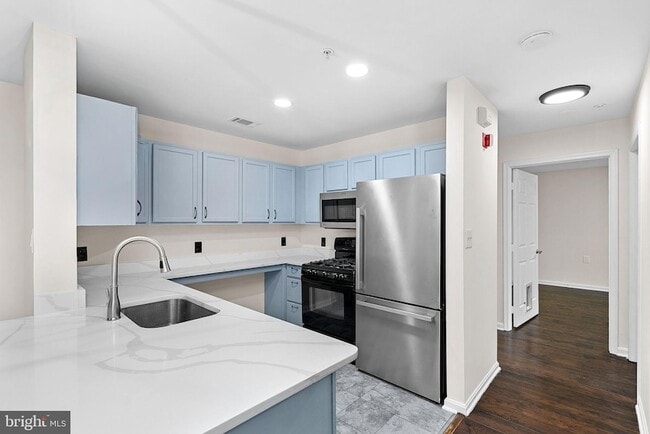 Building Photo - 673 Constellation Square SE