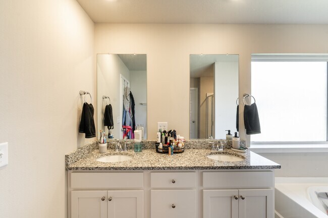 Building Photo - 2568 Arbordale Lp