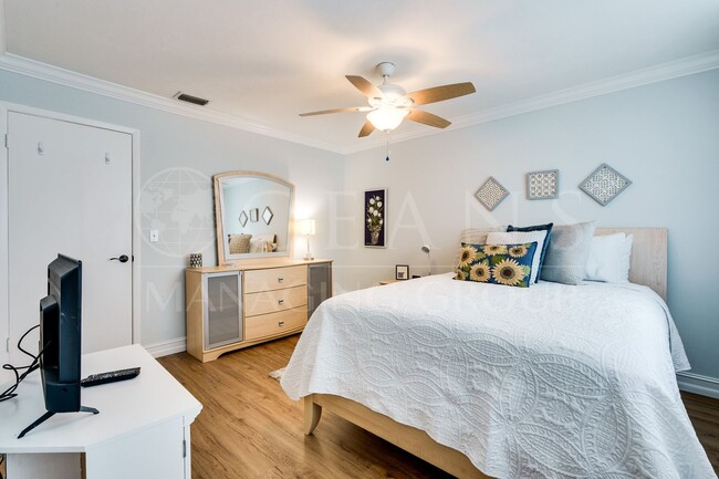Building Photo - Furnished Coastal Living Condo