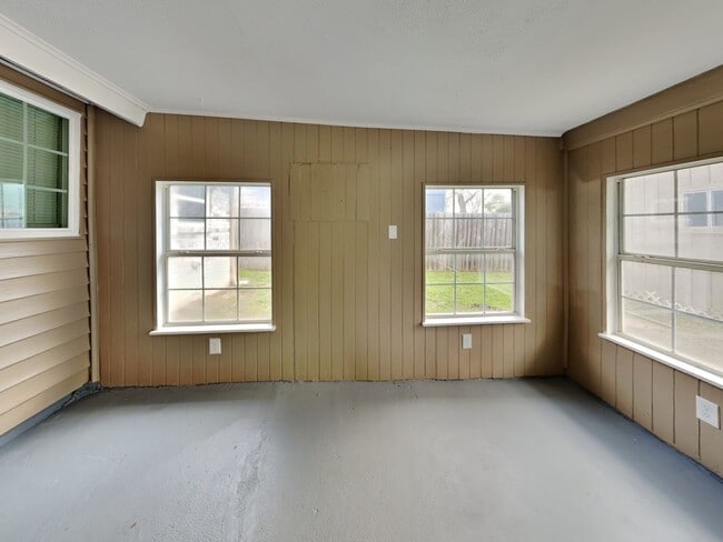 Building Photo - Move-In Ready 4BR Home in Arlington | Sunroom & Large Yard near DFW