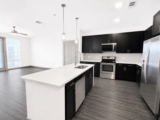 Building Photo - 1111 N Durham Dr