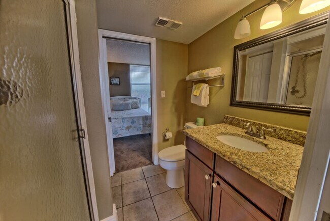 Building Photo - 7205 Thomas Dr