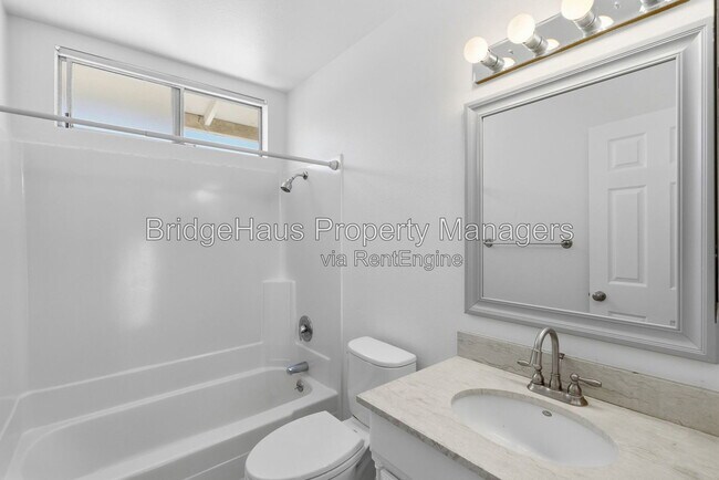 Building Photo - 3550 Sandpiper Pl