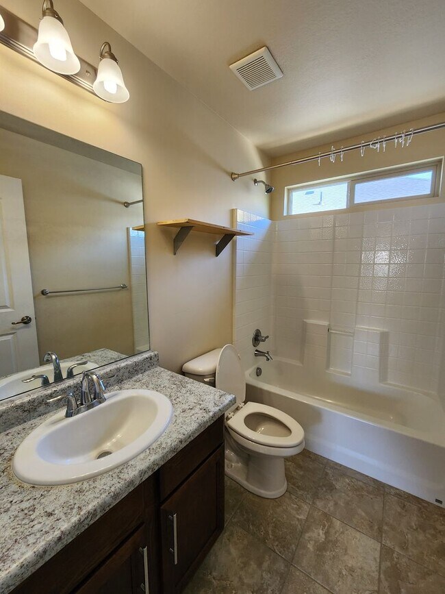 Building Photo - Luxury! 4 bdrm 3.5 bath HOUSE w/ Views! 2 car garage!