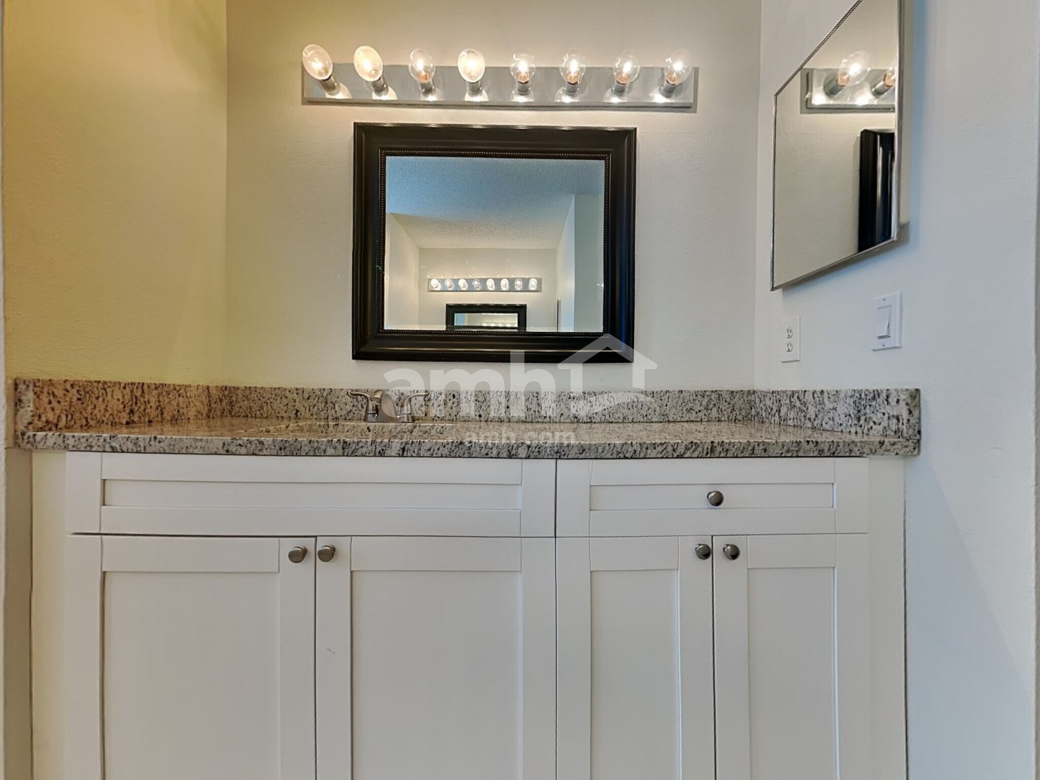 Building Photo - 716 Grand Canyon Dr