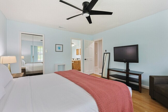 Building Photo - 2501 Highdale Dr