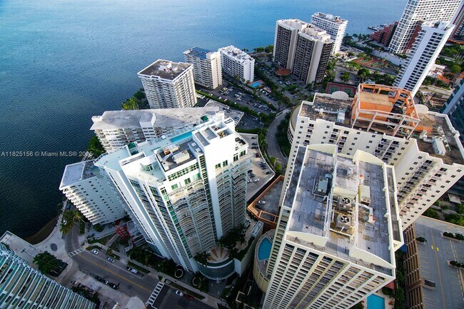 Building Photo - 1300 Brickell Bay Dr