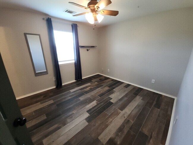 Building Photo - 100 Pebble Branch Ln