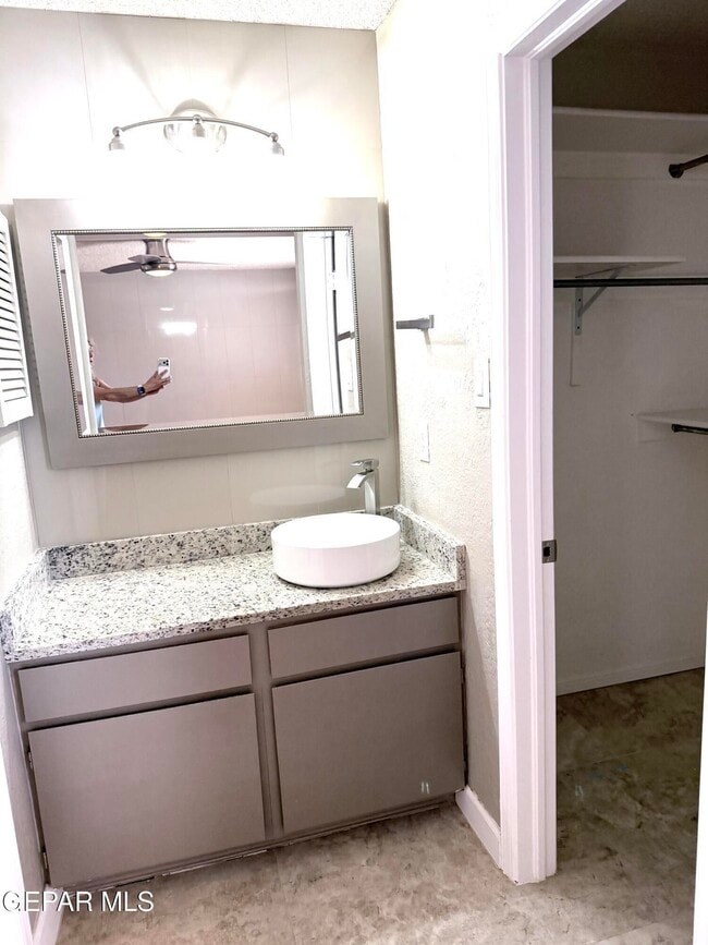 Building Photo - 6035 Bandolero Dr