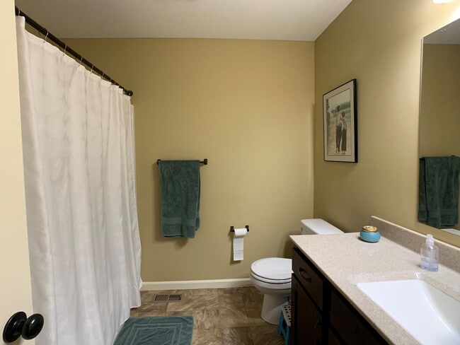 Building Photo - WOODED LOT! PRIVATE DRIVEWAY!