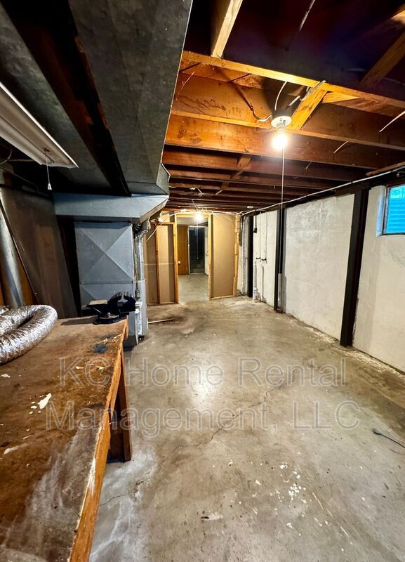 Building Photo - 5431 Outlook St