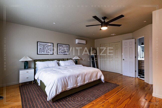 Building Photo - Fully Furnished Townhome w/ Private Garage