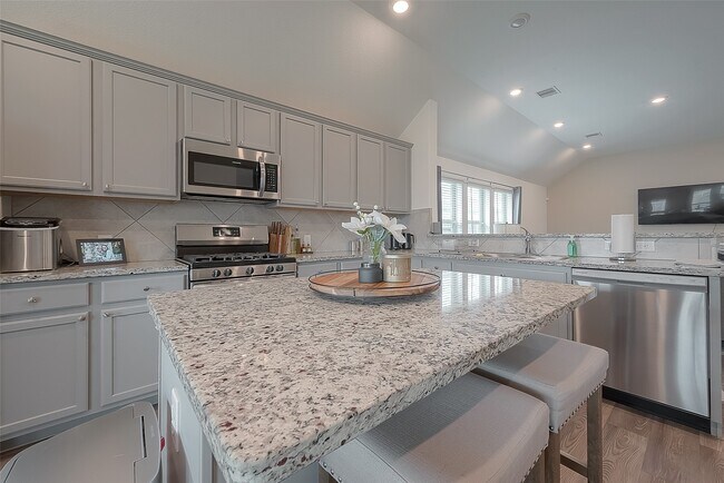 Building Photo - 506 Pecan Landing Ln