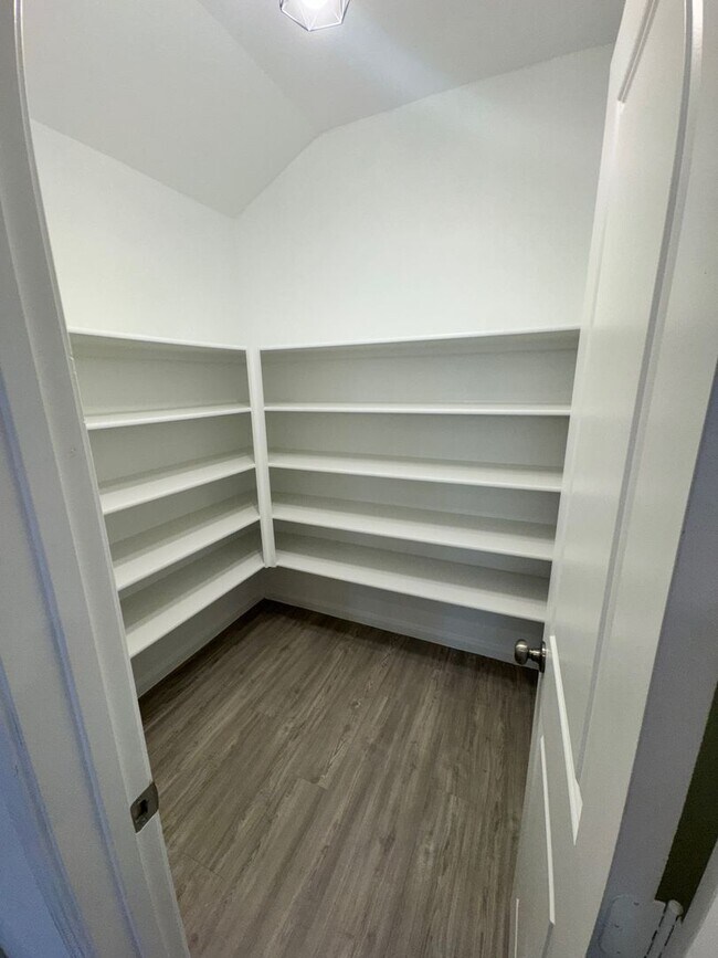 Building Photo - Modern & Newly Built 3/2/2 Home in New Bra...