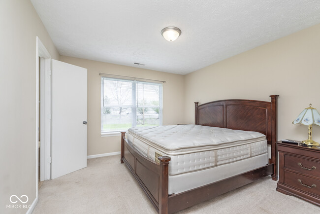 Building Photo - 381 Longview Bend
