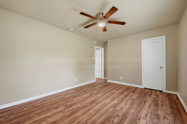 Building Photo - 1701 W Elm St