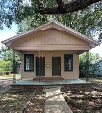 Building Photo - 3 bedroom, 1 bathroom Home NOW AVAILABLE!
