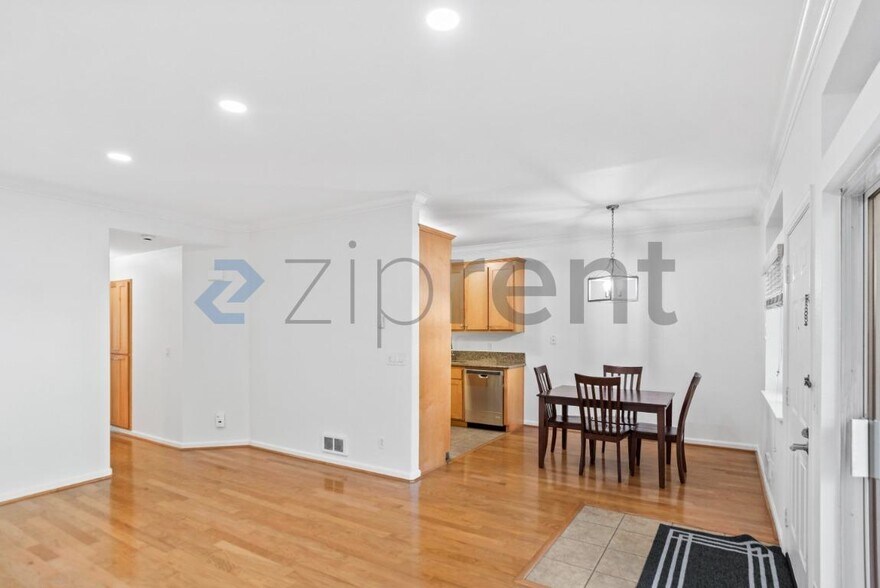 Building Photo - Unit 17