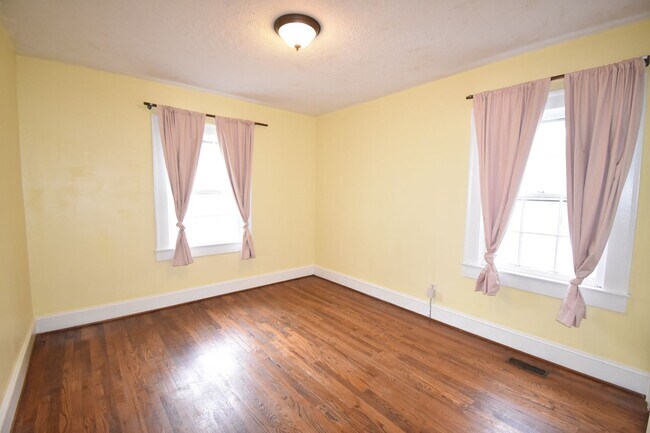 Building Photo - Coming Soon~3 Bedroom and 2 Bath Home- Bonus Room (Pets Considered)