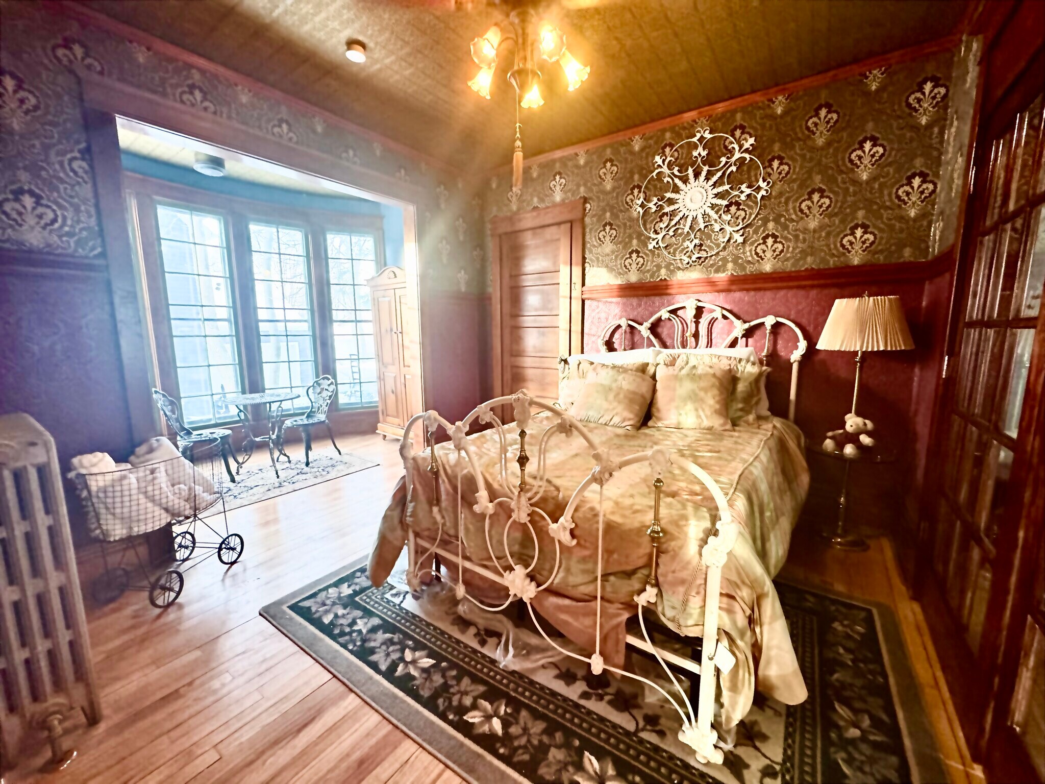 Building Photo - 505 W Conant St