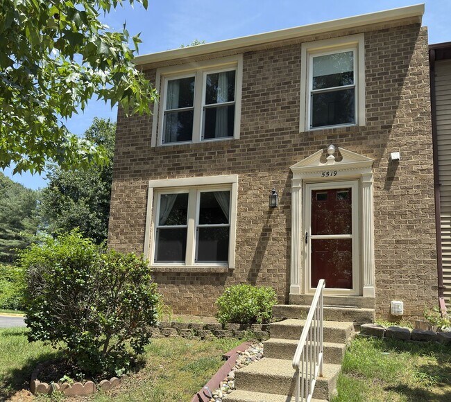Building Photo - 3 Bed 4 Bath Townhome for Rent in Fairfax, VA!