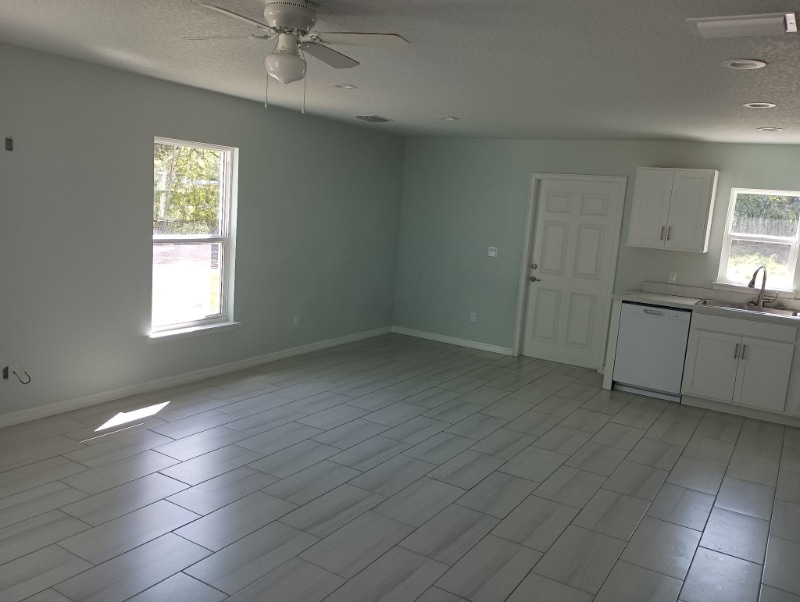 Building Photo - 985 Flomich St