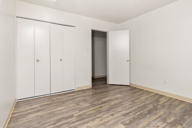 Building Photo - 3611 E San Miguel St