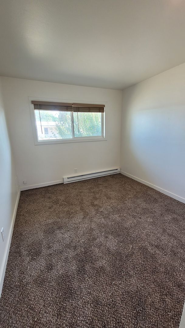 Building Photo - Moses Lake 3 bedroom 1 bath with den and g...