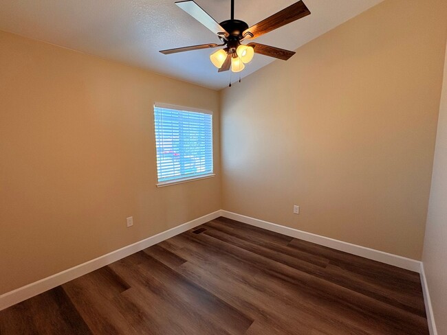 Building Photo - Stunning 4 bedroom house in Livingston