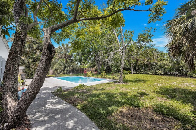 Building Photo - 716 Lund Cir