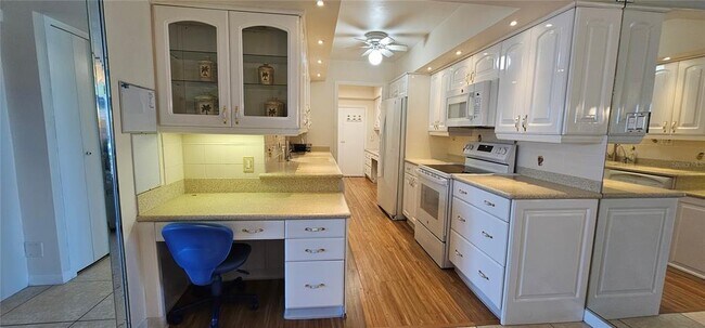 Building Photo - 10355 Paradise Blvd