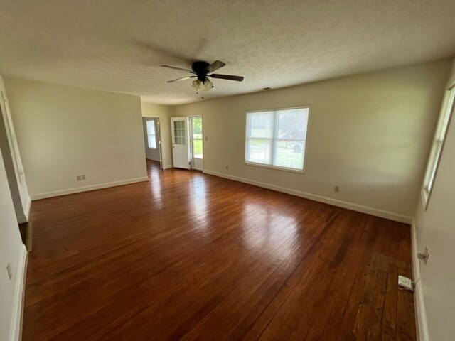 Building Photo - 3144 Evergreen Rd