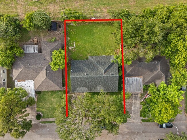 Building Photo - 5859 Flamingo Dr