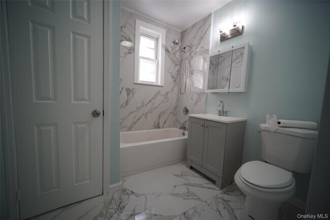 Building Photo - 723 E 227th St