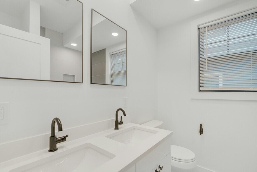 Building Photo - 71 Mission St