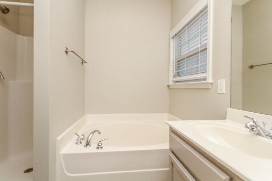 Building Photo - 1508 Jeter Way