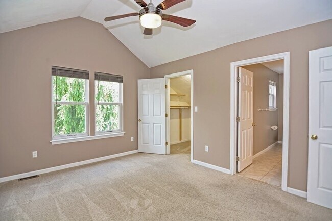 Building Photo - 35 Lilac Cir