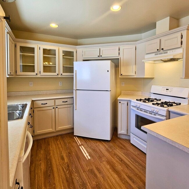 Building Photo - MOVE-IN READY 3BR/2BA SINGLE FAMILY HOME I...