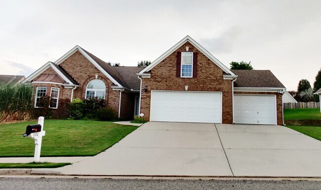 Primary Photo - 1352 Fountain Lakes Dr